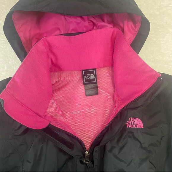 THE NORTH FACE Hooded Hyvent Lightweight Breast Cancer Awareness Resolve Jacket - Picture 5 of 14